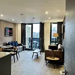 38 With Minster Views, Parking And Gym 公寓