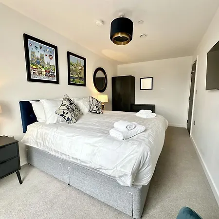 38 With Minster Views, Parking And Gym شقة *