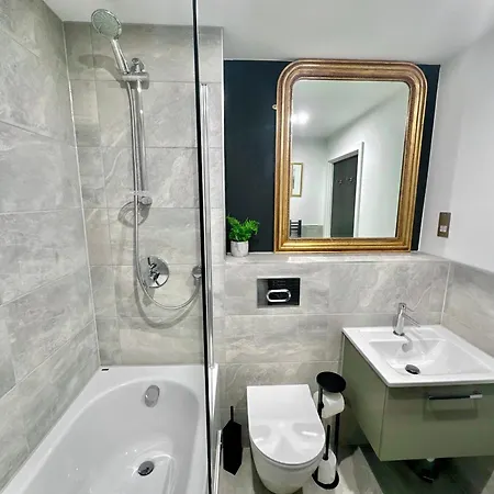 Apartment 38 With Minster Views, Parking And Gym York