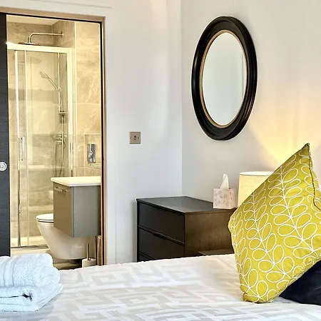 38 With Minster Views, Parking And Gym شقة *